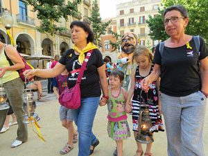 Arribada a la pla&ccedil;a de la Independ&egrave;ncia de la Flama del Canig&oacute; 2018
