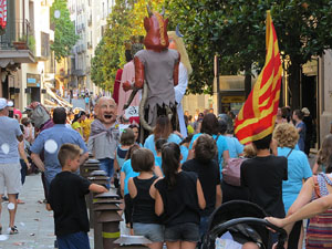 Cercavila de la Flama del Canig&oacute; 2018 fins la pla&ccedil;a del Vi