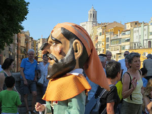 Cercavila de la Flama del Canig&oacute; 2018 fins la pla&ccedil;a del Vi