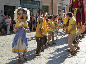 Cercavila de la Flama del Canig&oacute; 2018 fins la pla&ccedil;a del Vi