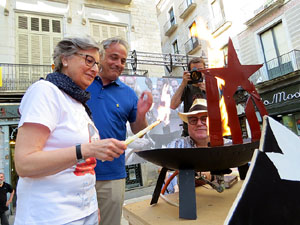 Encesa del foc a la pla&ccedil;a del Vi