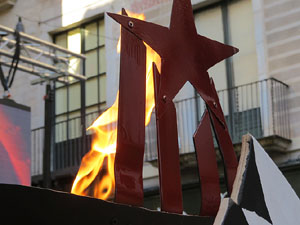 Encesa del foc a la pla&ccedil;a del Vi