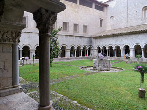 Temps de Flors 2018. Muntatges florals als claustres de la Catedral