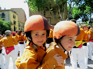 Temps de Flors 2018. Diada Castellera a la pla&ccedil;a de Sant Feliu amb els Marrecs de Salt, els Xics de Granollers, i els Sagals d�Osona