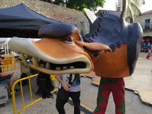 Festival Und&agrave;rius 2018. Correfoc amb el Petit Drac Major de Girona i els Trons de l'Onyar