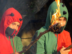 Festival Und&agrave;rius 2018. Correfoc amb el Petit Drac Major de Girona i els Trons de l'Onyar