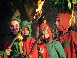 Festival Und&agrave;rius 2018. Correfoc amb el Petit Drac Major de Girona i els Trons de l'Onyar