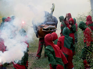 Festival Und&agrave;rius 2018. Correfoc amb el Petit Drac Major de Girona i els Trons de l'Onyar