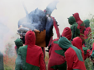 Festival Und&agrave;rius 2018. Correfoc amb el Petit Drac Major de Girona i els Trons de l'Onyar
