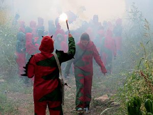 Festival Und&agrave;rius 2018. Correfoc amb el Petit Drac Major de Girona i els Trons de l'Onyar