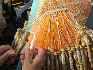 Festival Und&agrave;rius 2018. Trobada de puntaires a la pla&ccedil;a de Sant Feliu