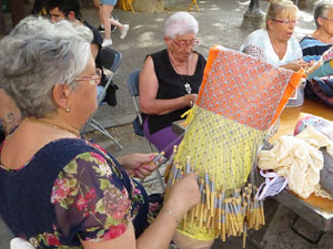 Festival Und&agrave;rius 2018. Trobada de puntaires a la pla&ccedil;a de Sant Feliu