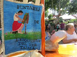 Festival Und&agrave;rius 2018. Trobada de puntaires a la pla&ccedil;a de Sant Feliu