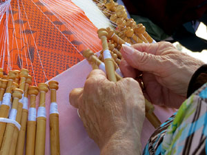Festival Und&agrave;rius 2018. Trobada de puntaires a la pla&ccedil;a de Sant Feliu