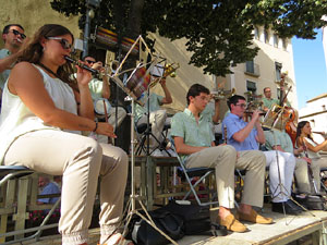 Festival Und&agrave;rius 2018. Sardanes a la pla&ccedil;a de Sant Feliu amb la cobla Rossinyolets de Castell&oacute; d'Emp&uacute;ries