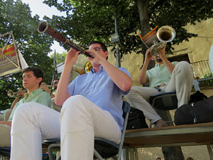 Festival Und&agrave;rius 2018. Sardanes a la pla&ccedil;a de Sant Feliu amb la cobla Rossinyolets de Castell&oacute; d'Emp&uacute;ries