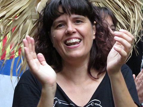 Gemma Pla cantant 'Cam&iacute de la font'