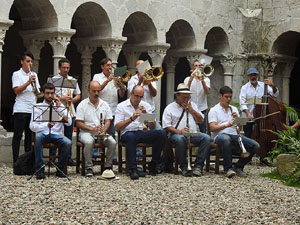 Festa Major de Sant Daniel 2018 - Audici&oacute; i ballada de la Sardana de les monges al claustre del Monestir de Sant Daniel