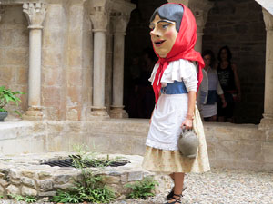 Festa Major de Sant Daniel 2018 - Audici&oacute; i ballada de la Sardana de les monges al claustre del Monestir de Sant Daniel