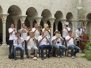 Festa Major de Sant Daniel 2018 - Audici&oacute; i ballada de la Sardana de les monges al claustre del Monestir de Sant Daniel