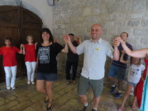 Festa Major de Sant Daniel 2018 - Audici&oacute; i ballada de la Sardana de les monges al claustre del Monestir de Sant Daniel