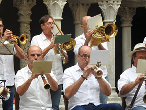 Festa Major de Sant Daniel 2018 - Audici&oacute; i ballada de la Sardana de les monges al claustre del Monestir de Sant Daniel