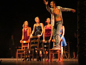 FITAG 2018 - Representaci&oacute; de l'obra Oceans, a c&agrave;rrec del grup El Mirall, de Blanes, al Teatre Municipal