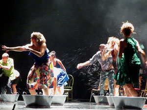 FITAG 2018 - Representaci&oacute; de l'obra Oceans, a c&agrave;rrec del grup El Mirall, de Blanes, al Teatre Municipal