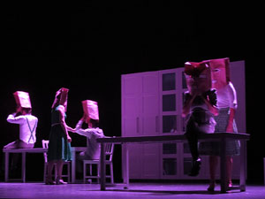 FITAG 2018 - Representaci&oacute; de l'obra 'Persona, yo y nosotros al mismo tiempo', del grup La Peseta Teatro, al Teatre Municipal