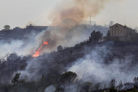 Incendi forestal que s'inicià a la Font de la Pólvora i gairebé arribà a les Gavarres. 21 de juliol 2015