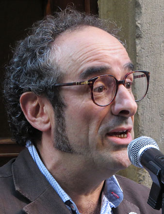 El periodista Salvador Garcia-Arb&oacute;s durant el seu parlament