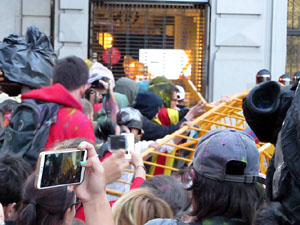 Concentraci&oacute; per l'1-O davant la subdelegaci&oacute; del Gobierno a Jaume I