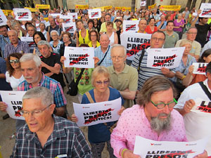 Concentraci&oacute; a la pla&ccedil;a de Santa Susanna per la llibertat dels presos pol&iacute;tics, amb Montse Puigdemont Casa
