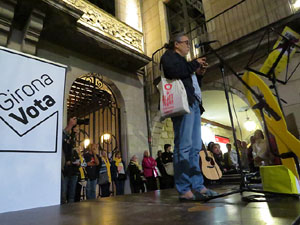 Concentració a la plaça del Vi per la llibertat dels presos polítics, amb Joanjo Bosk