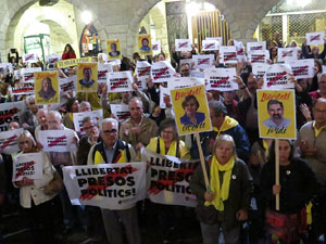 Concentraci&oacute; a la pla&ccedil;a del Vi per la llibertat dels presos pol&iacute;tics, amb Joanjo Bosk