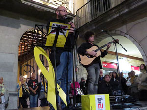 Concentraci&oacute; a la pla&ccedil;a del Vi per la llibertat dels presos pol&iacute;tics, amb Joanjo Bosk