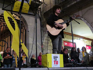 Concentraci&oacute; a la pla&ccedil;a del Vi per la llibertat dels presos pol&iacute;tics, amb Joanjo Bosk