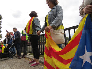 Cadena humana 'Fem-ne Via' entre Sant Julià de Ramis i Aiguaviva