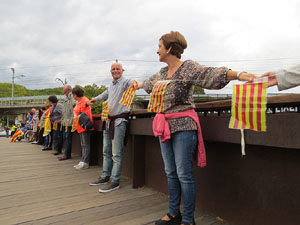 Cadena humana 'Fem-ne Via' entre Sant Julià de Ramis i Aiguaviva