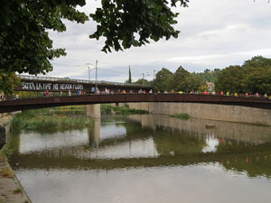 Cadena humana 'Fem-ne Via' entre Sant Julià de Ramis i Aiguaviva