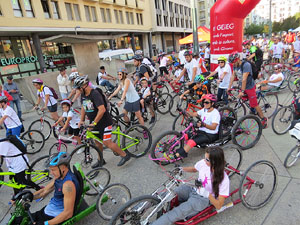56a Festa del Pedal del GEiEG a la pla&ccedil;a de l'U d'octubre de 2017