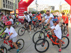 56a Festa del Pedal del GEiEG a la pla&ccedil;a de l'U d'octubre de 2017
