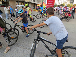 56a Festa del Pedal del GEiEG a la pla&ccedil;a de l'U d'octubre de 2017