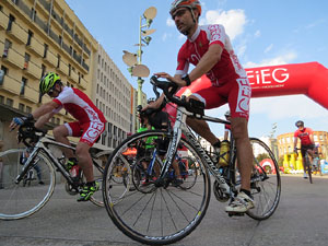 56a Festa del Pedal del GEiEG a la pla&ccedil;a de l'U d'octubre de 2017