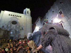 Fires 2018. La Beatufarra, descens del Beatusaure per les escales de la Catedral de Girona