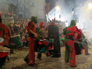 Fires 2018. La Beatufarra, descens del Beatusaure per les escales de la Catedral de Girona
