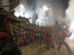 Fires 2018. La Beatufarra, descens del Beatusaure per les escales de la Catedral de Girona