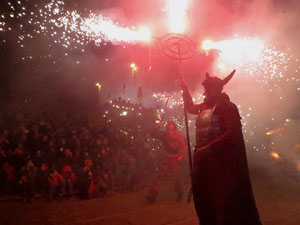 Fires 2018. La Beatufarra, descens del Beatusaure per les escales de la Catedral de Girona