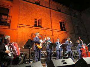 Fires 2018. Tradicional cantada d'havaneres a les escales de la Catedral pel grup Terra Endins