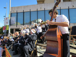 78&egrave; concurs de Colles Sardanistes amb la cobla Ciutat de Girona a la pla&ccedil;a de Francesc Calvet i Rubalcaba